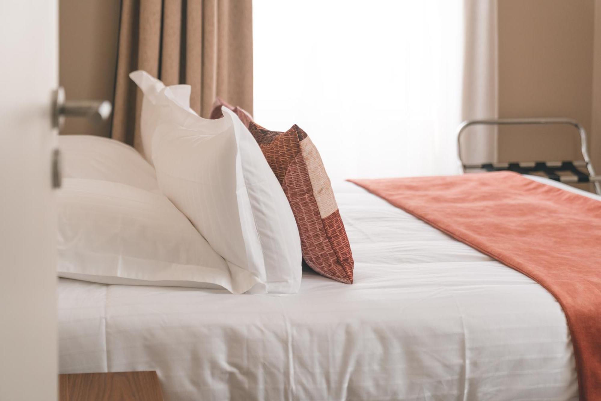 Logis Hotel Et Restaurant La Pension Du Moulin ปง-ตาเวน ภายนอก รูปภาพ